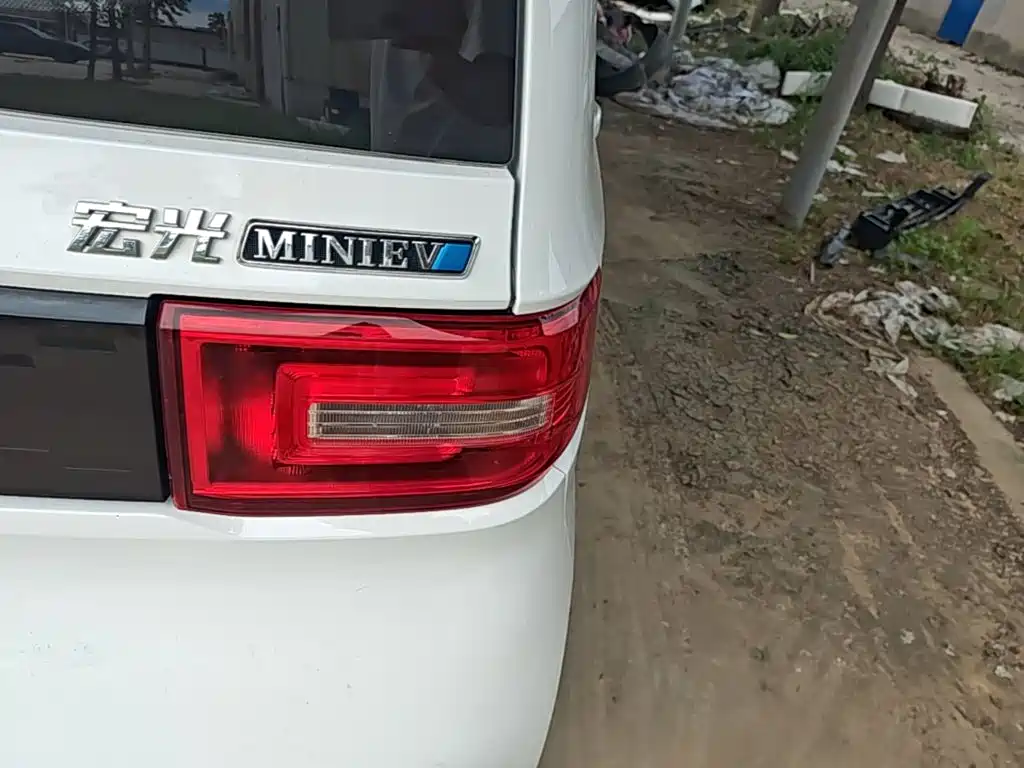 Wuling MINIEV — миниатюра 8