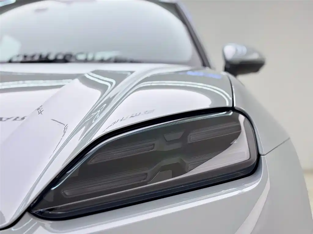 PORSCHE MACAN NEW ENERGY