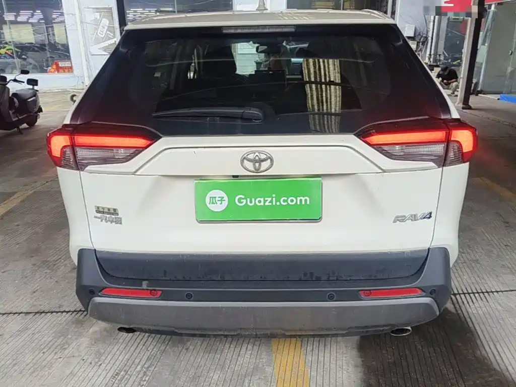 Toyota RAV4 — миниатюра 6