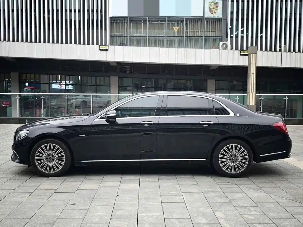 Mercedes-Benz E-Class — миниатюра 2
