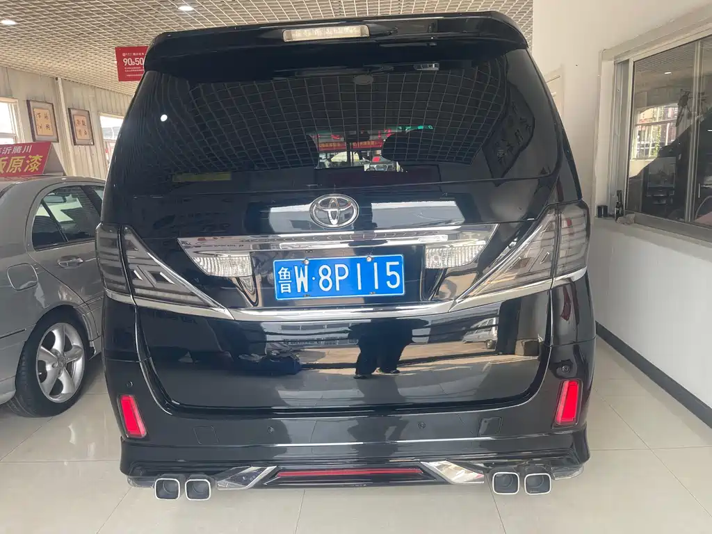Toyota Alphard — миниатюра 5