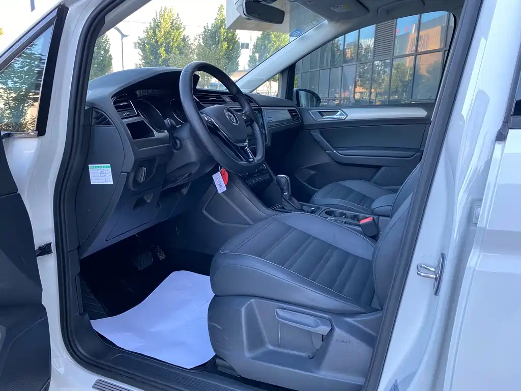 Volkswagen Touran — миниатюра 4