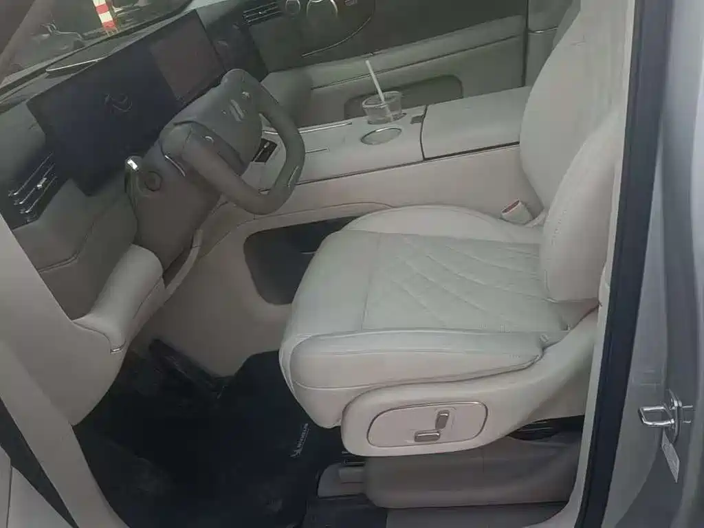 IM Motors LS9 2026 52 Ultra