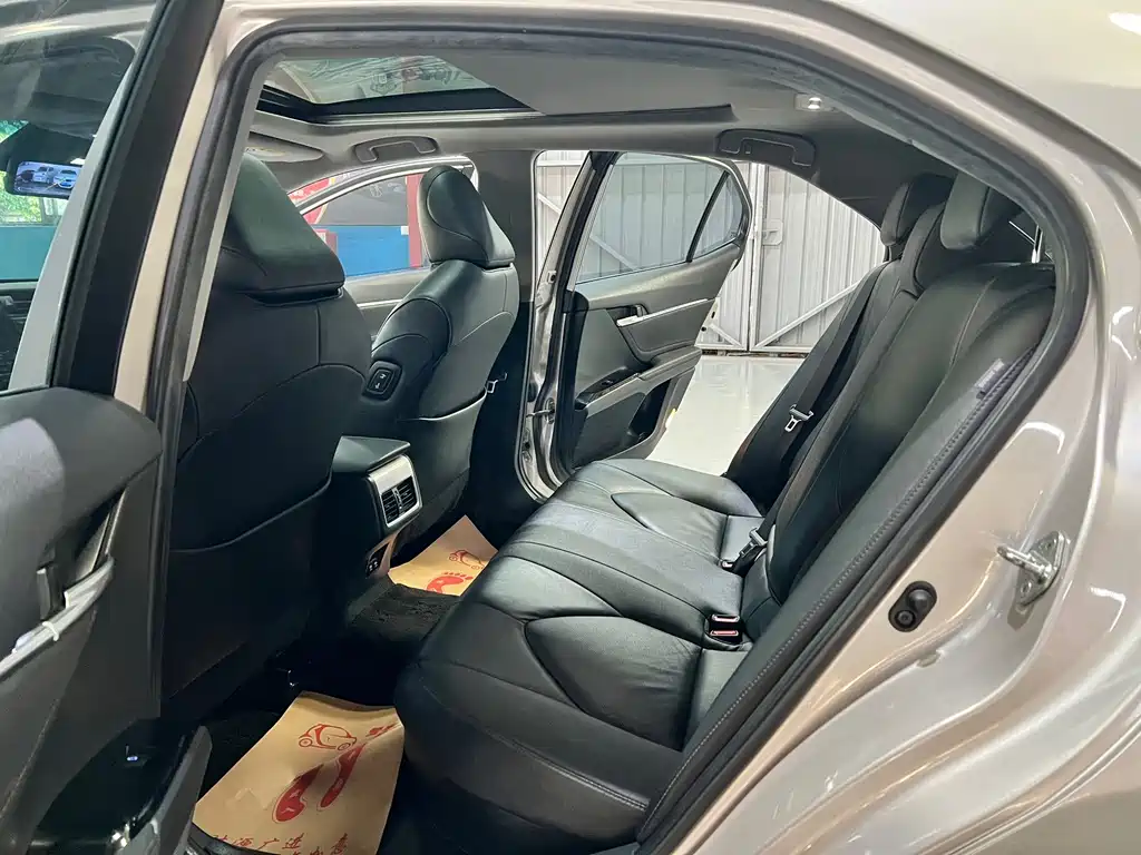 Toyota Camry — миниатюра 6