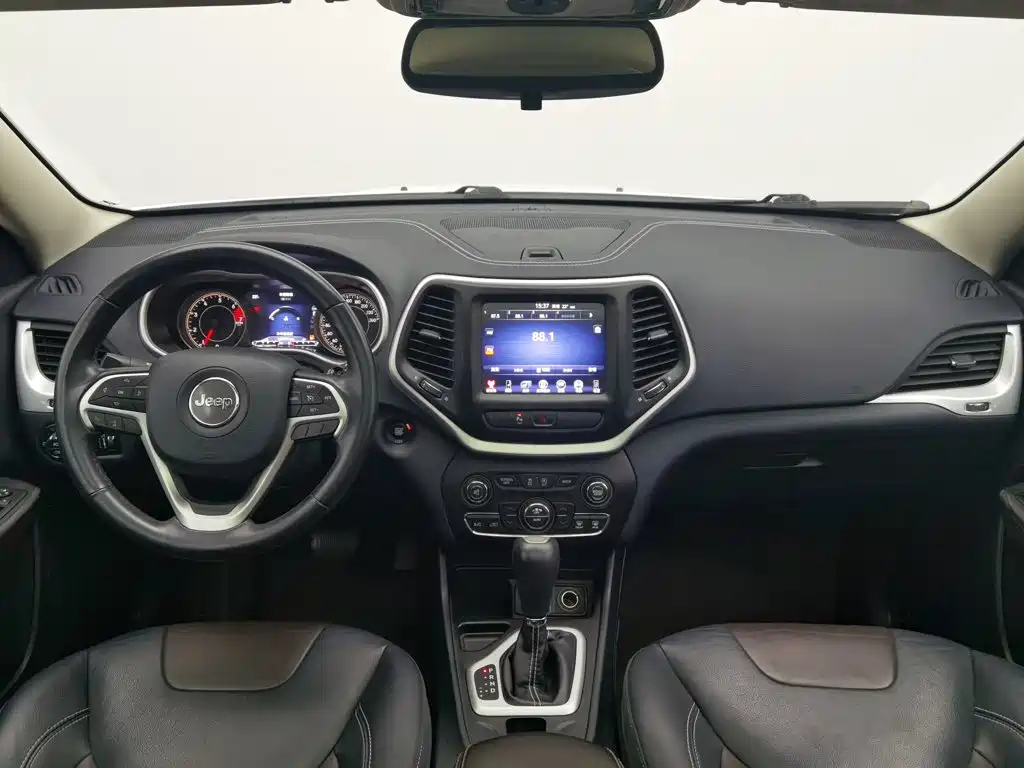 Jeep Cherokee — миниатюра 5