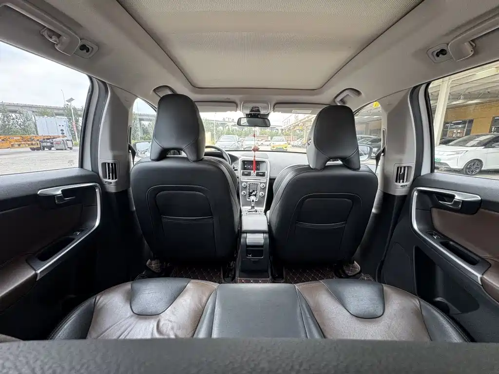 Volvo XC60 — миниатюра 6