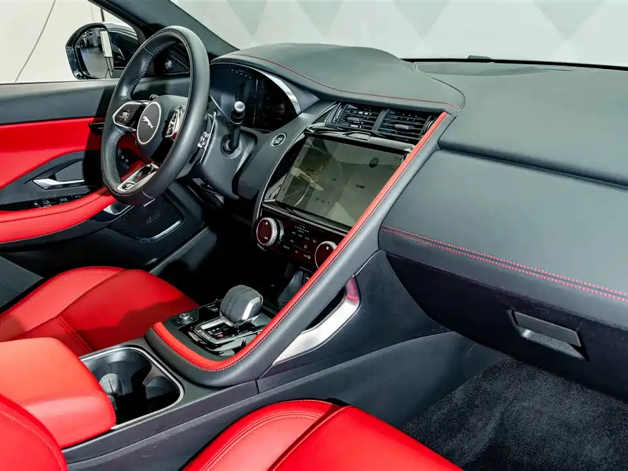Jaguar E-PACE — миниатюра 17