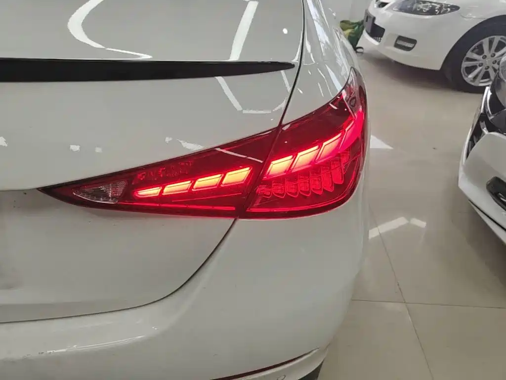 Mercedes-Benz C-Class — миниатюра 8