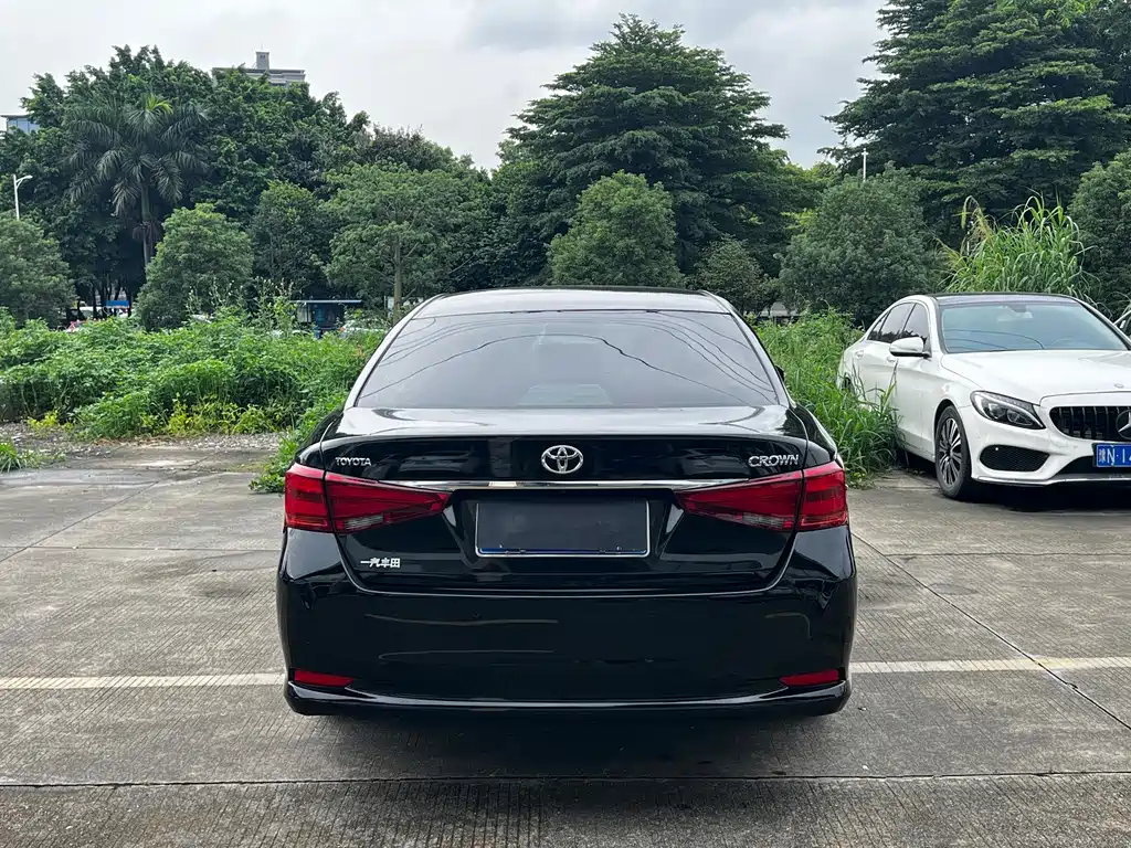 Toyota Crown — миниатюра 8