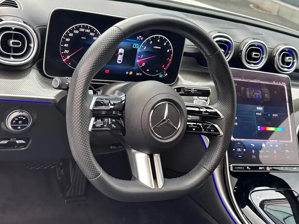 Mercedes-Benz C-Class — миниатюра 6