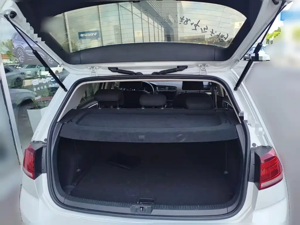 Volkswagen Golf — миниатюра 24