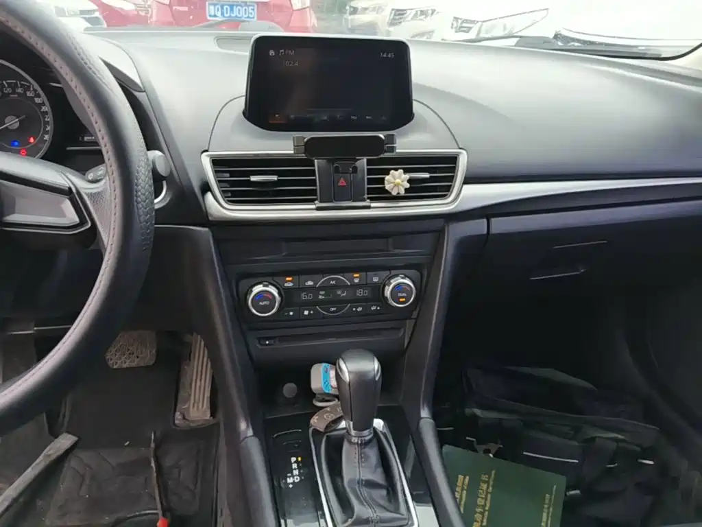 Mazda 3 Axela — миниатюра 13
