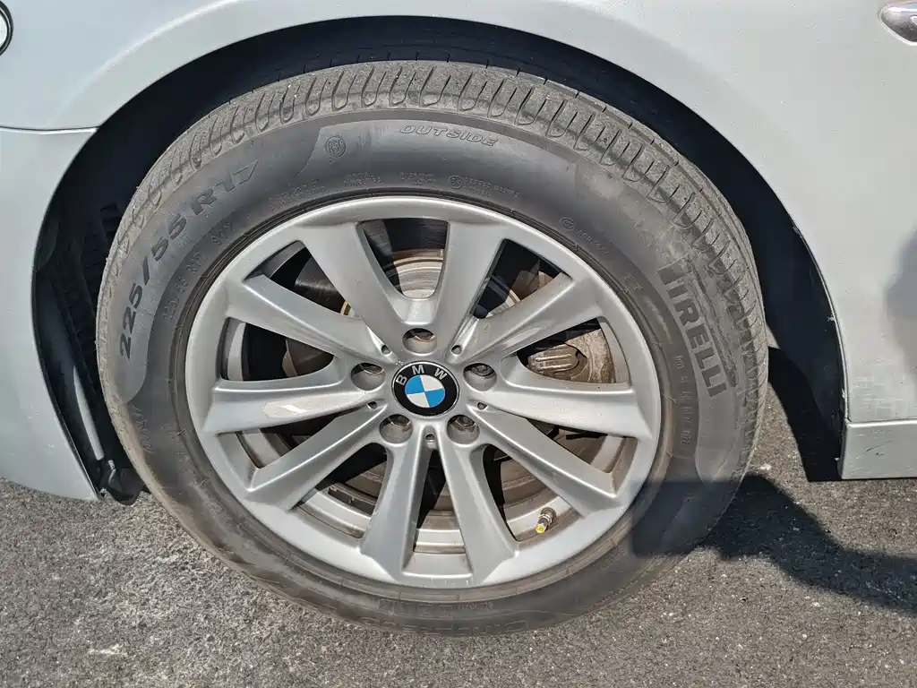 BMW 5 Series — миниатюра 4
