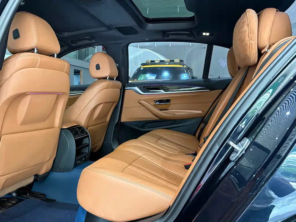 BMW 5 Series — миниатюра 5