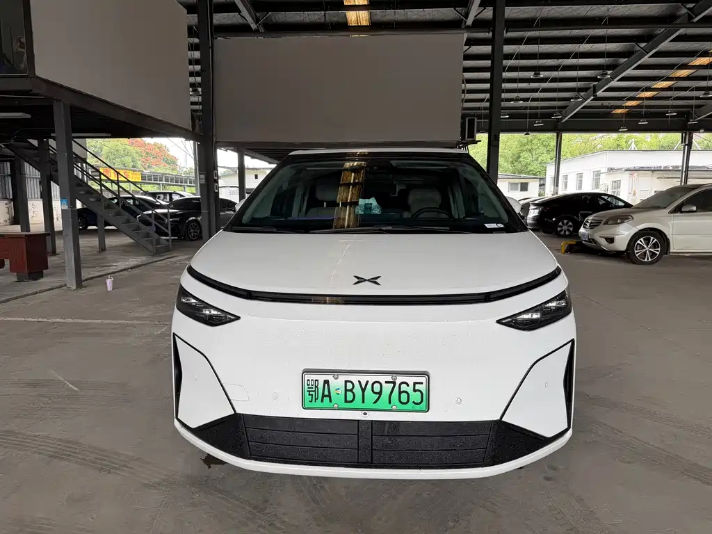 XPeng X9 — миниатюра 2