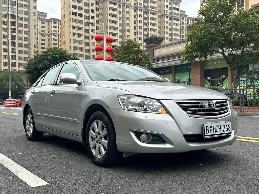 Toyota Camry — миниатюра 3