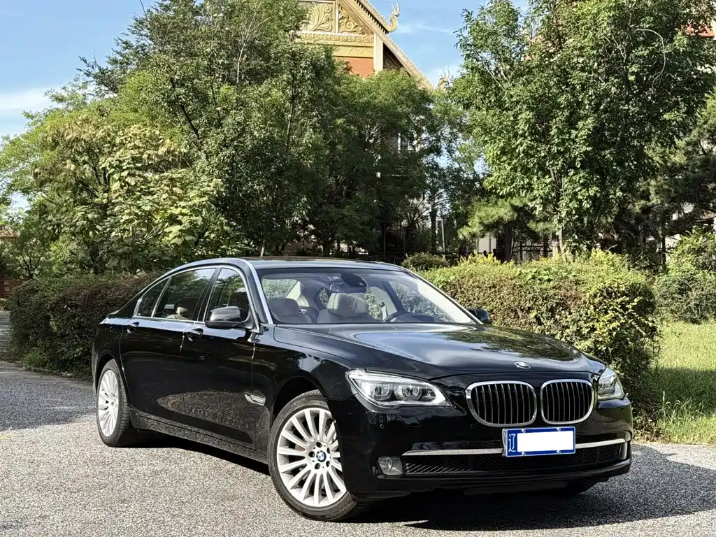 BMW 7 Series — миниатюра 2