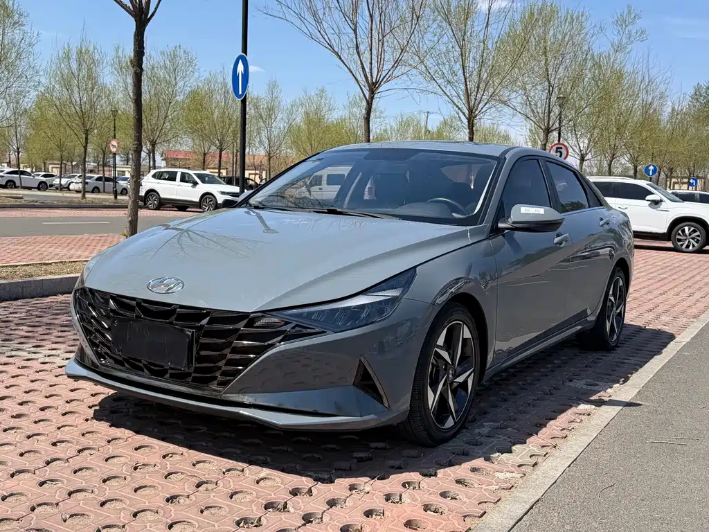 Hyundai Elantra 2022
