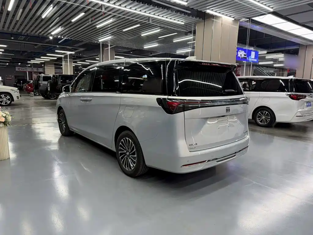 Buick GL8 Hybrid — миниатюра 5