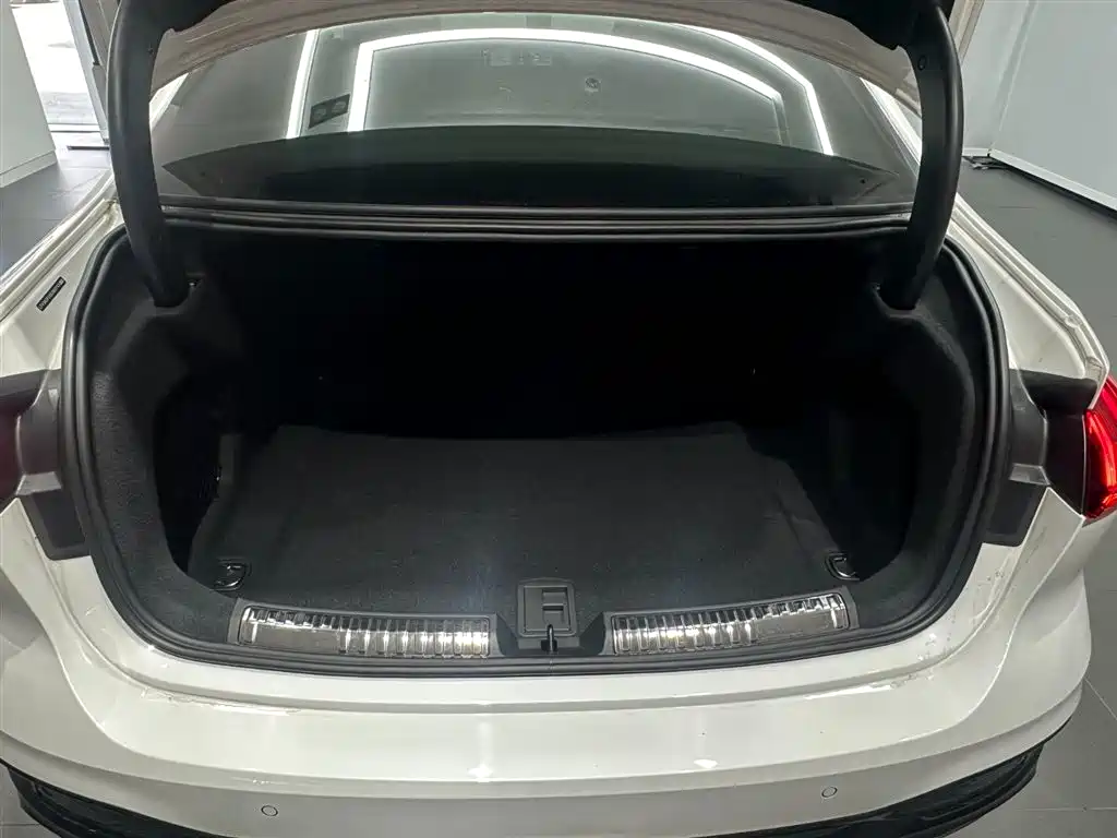 Audi A5L — миниатюра 9