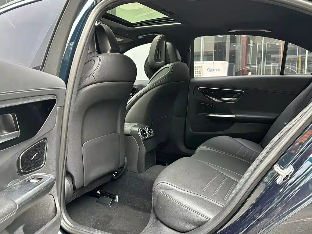 Mercedes-Benz C-Class — миниатюра 7