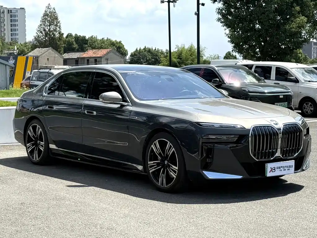 BMW i7 — миниатюра 6