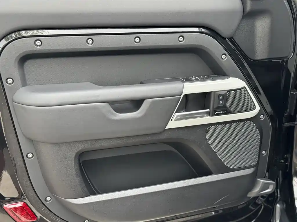 Land Rover Defender — миниатюра 11