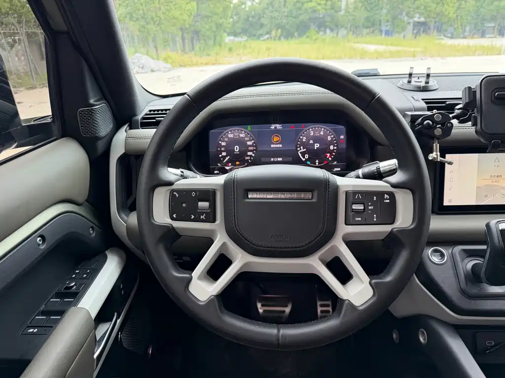 Land Rover Defender — миниатюра 12