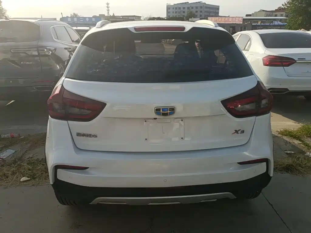 Geely Vision X3 — миниатюра 6