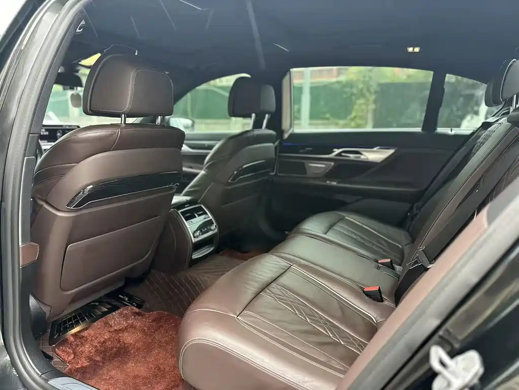 BMW 7 Series — миниатюра 7