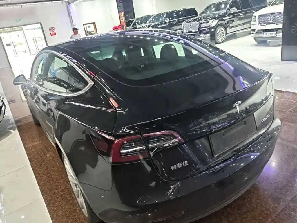 Tesla Model 3 — миниатюра 5