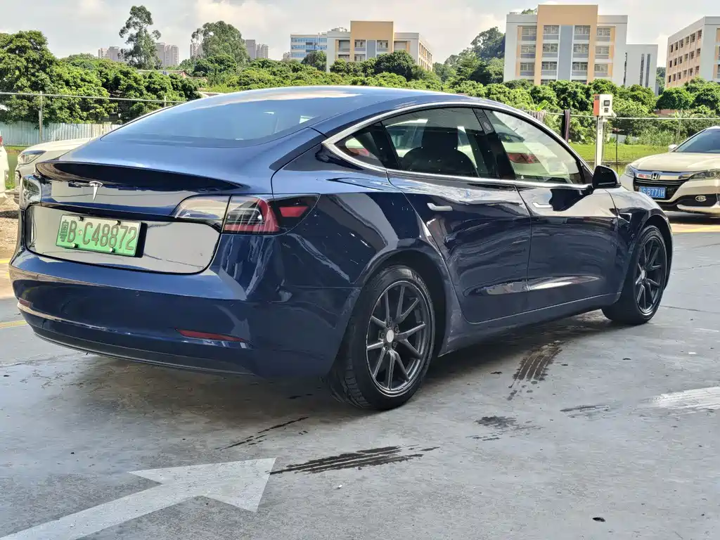 Tesla Model 3 — миниатюра 3