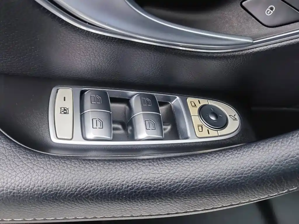 Mercedes-Benz E-Class — миниатюра 30
