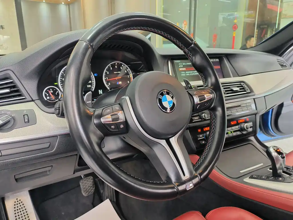 BMW M5 — миниатюра 11