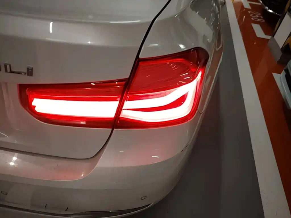 BMW 3 Series — миниатюра 8