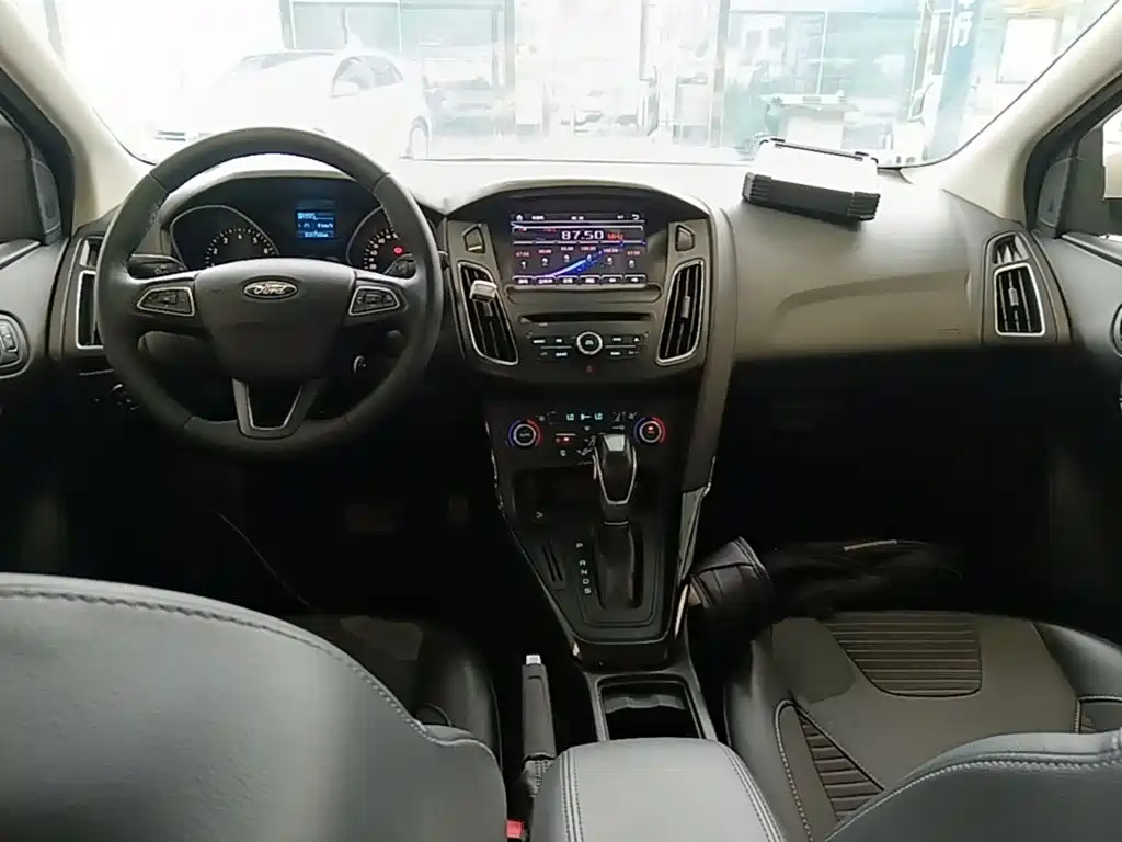 Ford Focus — миниатюра 10
