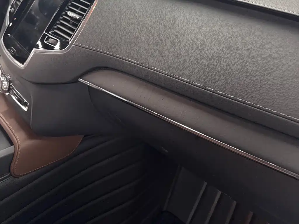 Volvo XC90 — миниатюра 7