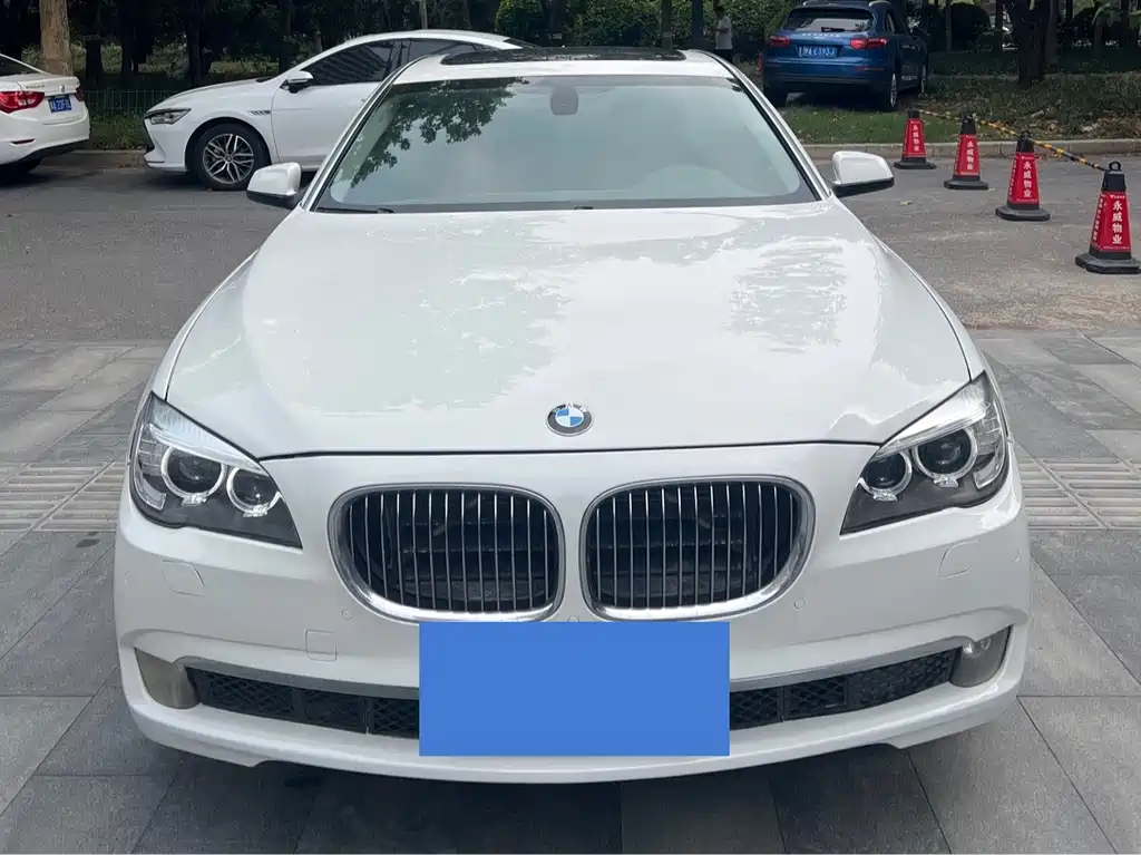 BMW 7 Series — миниатюра 2