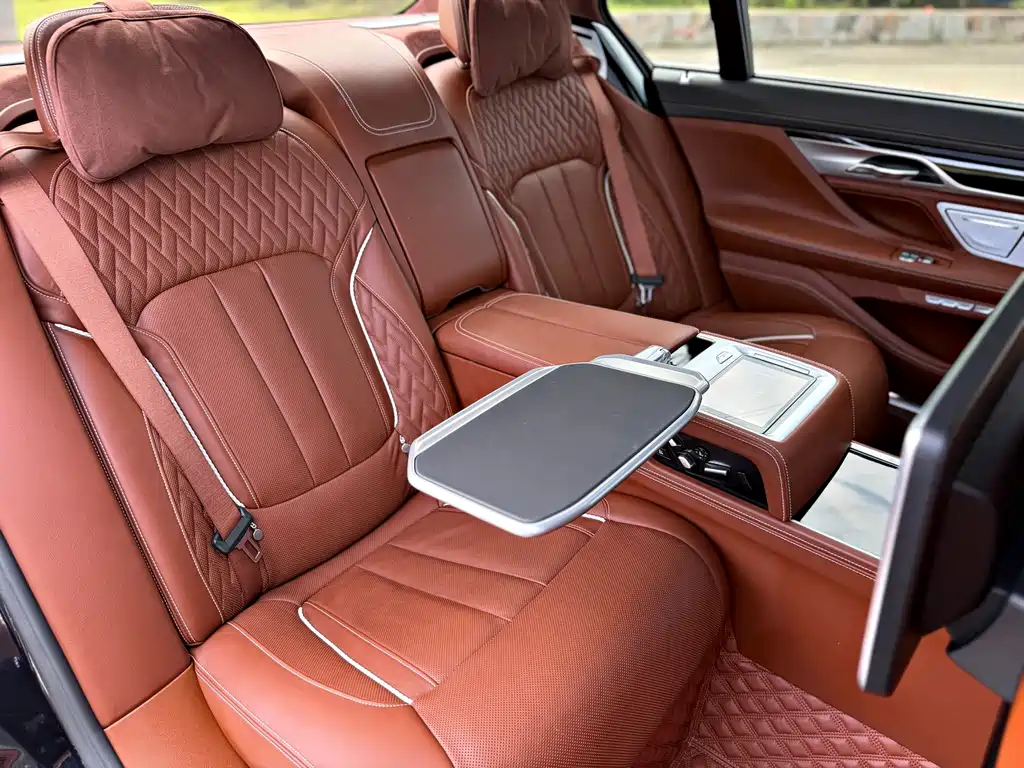 BMW 7 Series — миниатюра 14