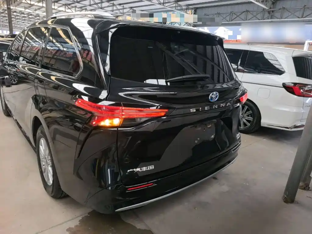 Toyota Sienna — миниатюра 6