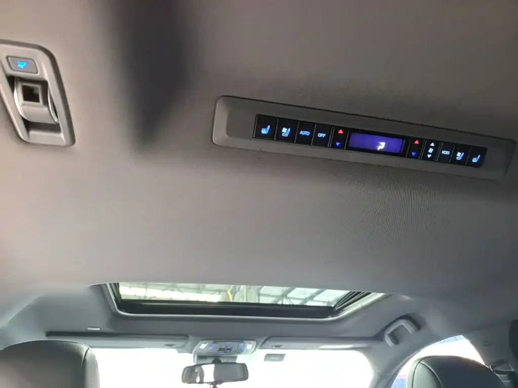 Toyota Sienna — миниатюра 18
