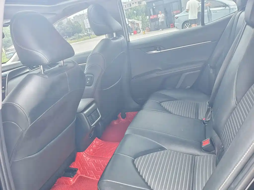 Toyota Camry — миниатюра 13