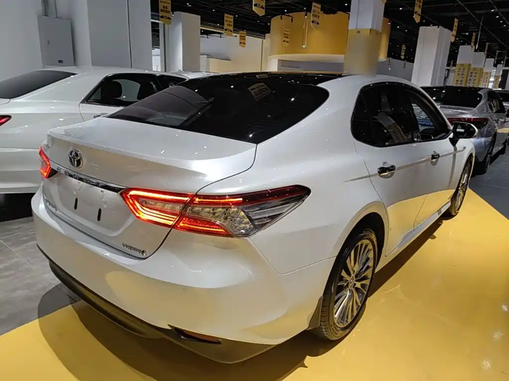 Toyota Camry — миниатюра 7