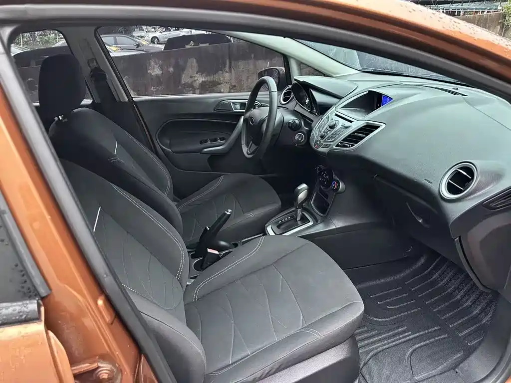 Ford Fiesta 2013 1.5L AT Fashion