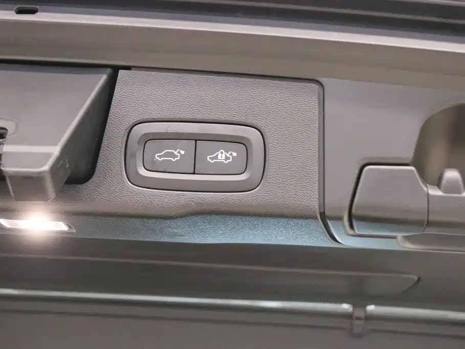 Volvo XC60 PHEV — миниатюра 16