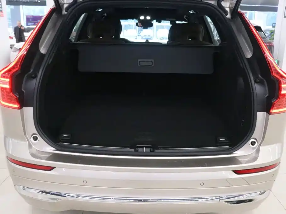 Volvo XC60 PHEV — миниатюра 15