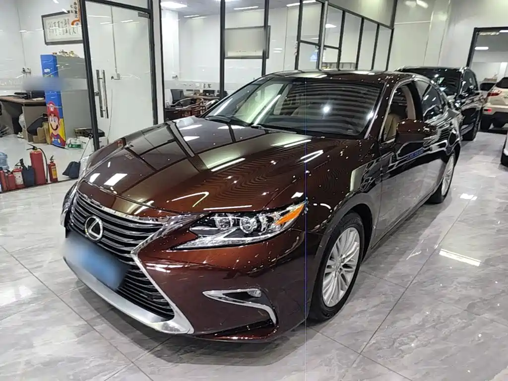 Lexus ES