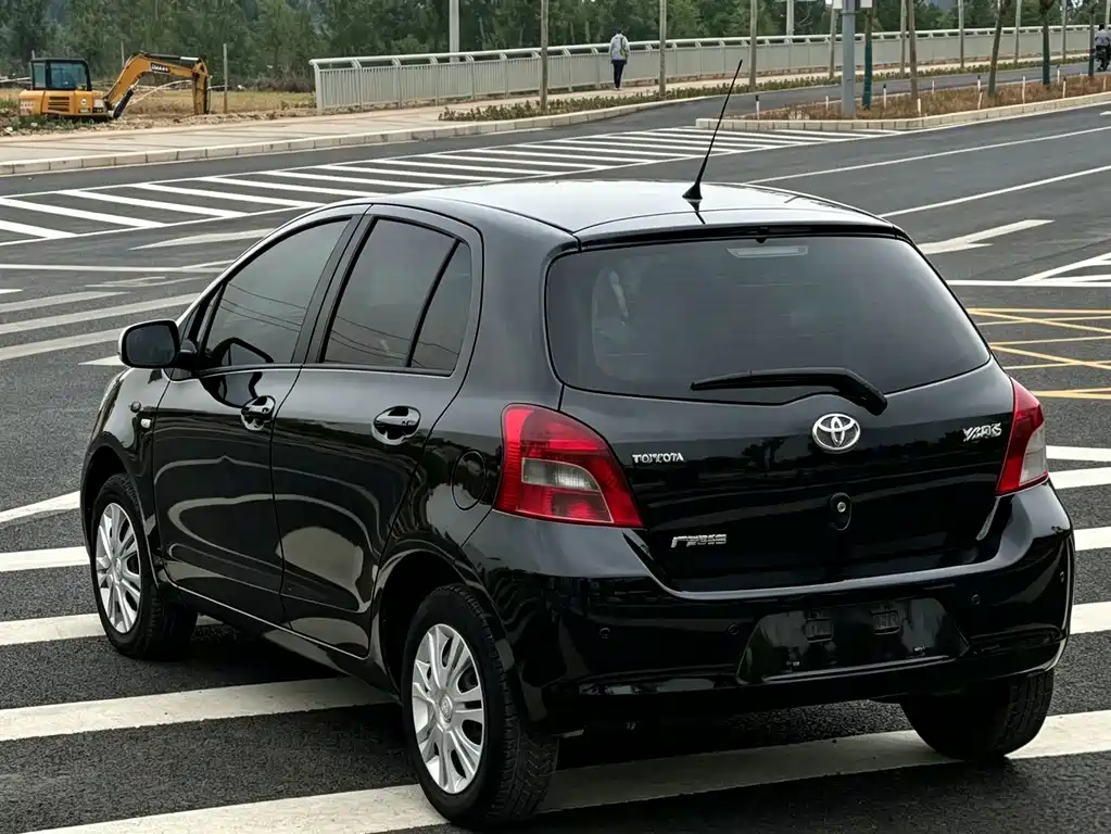 Toyota Yaris — миниатюра 8
