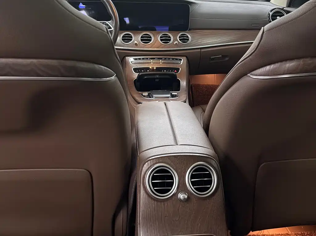 Mercedes-Benz E-Class — миниатюра 8