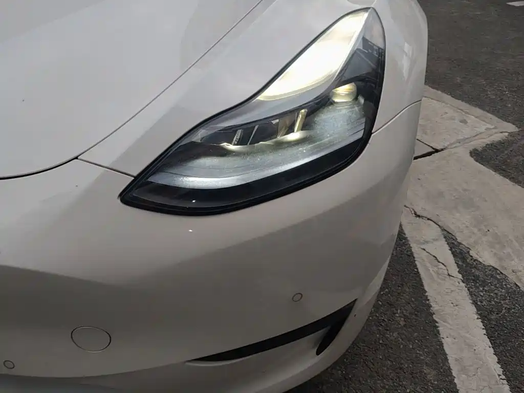 Tesla Model Y — миниатюра 24